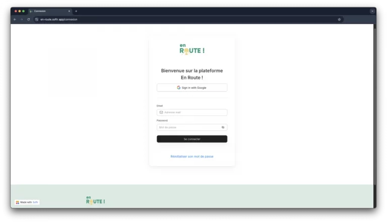 Écran de connexion de la plateforme En Route avec logo, champs de saisie et bouton sécurisé.